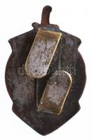 ~1930-1940. Ezüstözött Br kardos, oroszlános jelvény (44x28mm) T:2-