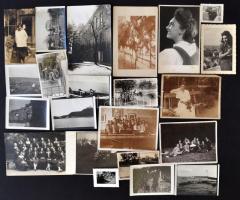 Cca 50 db. fénykép és 2 db. üres levelezőlap. Dr. Boga Dezsőné Jolika iskolaéveinek, életének emléke...