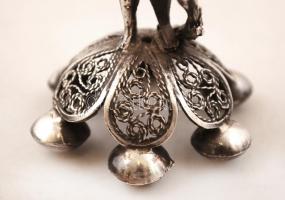 Ezüst (Ag.) figurális fűszertartó párban, jelzett, szintetikus kővel, m: 11 cm (2×), nettó:120 g (eg...