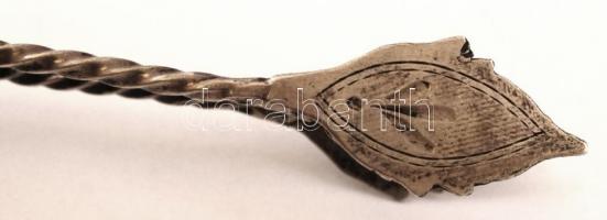 Ezüst (Ag.) cukorfogó, jelzett (lengyel), mesterjeggyel, h:13,5 cm, nettó: 21 g