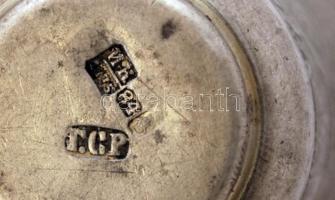 1898 Ezüst (Ag.) vodkás kupica, jelzett, mesterjeggyel, vésett, m:5 cm, nettó: 28 g