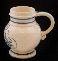 cca 1880 Zsolnay címeres korsó, apró lepattanással, jelzett, kézzel festett, m:12,5 cm,