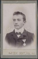 1904 Irk Jenő(kolozsvári gyógyszerészi egyetem egyik alapítótagja), keményhátú fotó, körbevágva, 10x6,5 cm