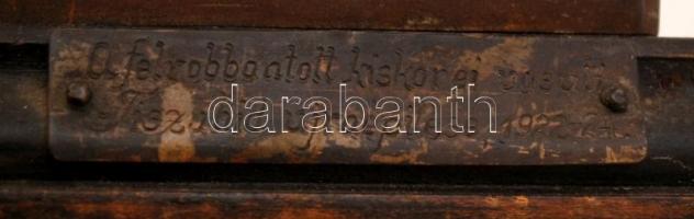 Jelzés nélkül: Fémöntő. A felrobbantott kiskörei vasúti Tisza híd újraépítése 1922. Öntöttvas, fa ta...