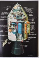 1974 Petersen's Book of Man in Space: 5 ürhajózással kapcsolatos, színes, képes kiadvány / 5 ma...