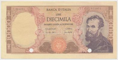 Olaszország 1962-1973. 10.000L Michelangelo, B típusú pecséttel, hamis bankjegy lyukasztással érvénytelenítve T:I- Italy 1962-1973. 10.000 Lire Michelangelo with B type seal, fake banknote annulled by holes C:Au