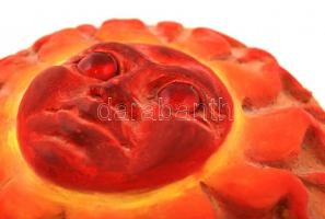 Napkorong, terrakotta plakett, berakással, jelzés nélkül, hátoldalán kis sérüléssel, d: 16 cm