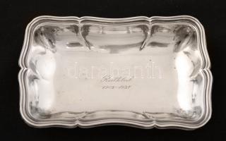 Ezüst(Ag) négyszögletes "Reitklub 1902-1927" feliratú tálka, jelzett, nettó: 26,6 g
