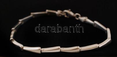 Ezüst(Ag) háromszöges karlánc, jelzett, h: 19 cm, nettó: 13,5 g