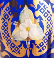 6 db-os kobaltkék üveg likőrös készlet, arany díszítéssel, plasztikus virágokkal, hibátlanok, m: 7 c...