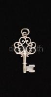 Ezüst(Ag) kulcs alakú függő, jelzett, d: 2x1,2 cm, nettó: 0,9 g