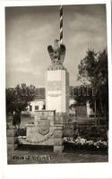 1941 Kishegyes, Mali Idos; Irredenta Turul szobor, országzászló / Irredenta statue, photo