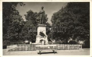 Rimaszombat, Rimavská Sobota; Tompa Mihály szobra / statue