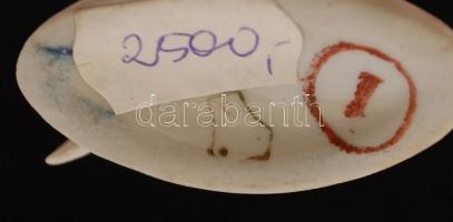 1. db. Drashe hal porcelán figura, kézzel festett, jelzett, kisebb kopásnyommal, m: 10 cm