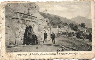 Petrozsény, Petrosani; 3 db régi képeslap vegye sminőségben / 3 old postcards in mixed quality