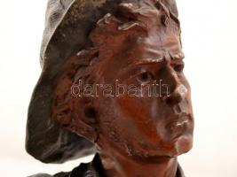 Moretti jelzéssel: Kalóz. Festett spiáter, márvány talapzaton, m:30 cm