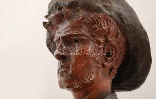 Moretti jelzéssel: Kalóz. Festett spiáter, márvány talapzaton, m:30 cm