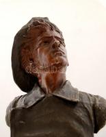 Moretti jelzéssel: Kalóz. Festett spiáter, márvány talapzaton, m:30 cm