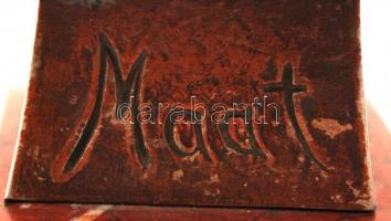 Moretti jelzéssel: Kalóz. Festett spiáter, márvány talapzaton, m:30 cm