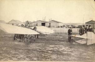 Zsélyi Aladár és repülőgépe rákosi reptér (EB)