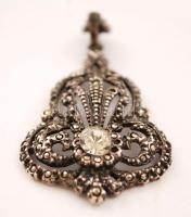 Ezüst (Ag.) medál, hiányos, csiszolt cirkonnal, 4×3 cm, bruttó:8 g