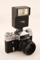 Zenit-E fényképezőgép, Helios-44-2 objektívvel. eredeti bőr tokjában, Hanimex X418 vakuval