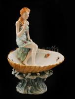 Virágos kagylós tál, peremén ülő lánykával, a tál szélén csorbával, kézzel festett, jelzett, m: 30 cm