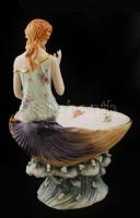 Virágos kagylós tál, peremén ülő lánykával, a tál szélén csorbával, kézzel festett, jelzett, m: 30 c...