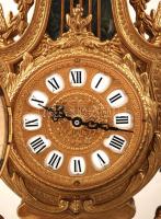 Neobarokk kandalló szett putókkal. Dekoratív nagyméretű aranyozott bronz és alabástrom szett. Kandal...