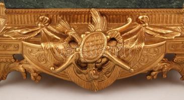 Neobarokk kandalló szett putókkal. Dekoratív nagyméretű aranyozott bronz és alabástrom szett. Kandal...