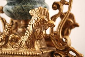 Neobarokk kandalló szett putókkal. Dekoratív nagyméretű aranyozott bronz és alabástrom szett. Kandal...