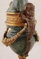 Neobarokk kandalló szett putókkal. Dekoratív nagyméretű aranyozott bronz és alabástrom szett. Kandal...