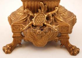 Neobarokk kandalló szett putókkal. Dekoratív nagyméretű aranyozott bronz és alabástrom szett. Kandal...