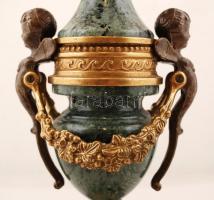 Neobarokk kandalló szett putókkal. Dekoratív nagyméretű aranyozott bronz és alabástrom szett. Kandal...