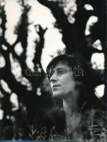 cca 1975 Kabáczy Szilárd: Tépelődés, pecséttel jelzett vintage fotóművészeti alkotás, 24x18 cm