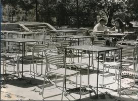 cca 1961 Krisch Béla: Kettesben, pecséttel jelzett vintage fotóművészeti alkotás a szerző hagyatékából, 17x23 cm