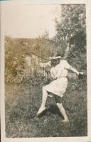 cca 1935 Mozdulatművészet, jelzés nélküli vintage fotó, 8,5x5,5 cm