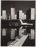 cca 1977 Gebhardt György (1910-1993): Lakótelep, feliratozott vintage fotóművészeti alkotás a szerző hagyatékából, 24x18 cm