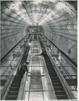 cca 1970 Budapesti metró, mozgólépcsők szerelése, 3 db vintage fotó, 23x18 cm és 20x30 cm