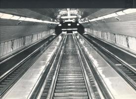 cca 1970 Budapesti metró, mozgólépcsők szerelése, 3 db vintage fotó, 23x18 cm és 20x30 cm