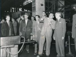 cca 1964 Kodály Zoltán látogatása a Csepel Vas- és Fémművekben, feliratozott vintage fotó, 18x24 cm