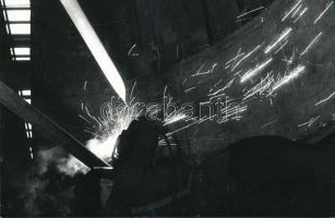 cca 1965 Czakó László: Tűzijáték, pecséttel jelzett vintage fotóművészeti alkotás, 24x15,5 cm