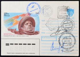 Szergej Krikalev (1958- ) és Alekszandr Volkov (1948- ) orosz űrhajósok aláírásai emlékborítékon /  Signatures of Sergei Krikalev (1958- ) and Aleksandr Volkov (1948- ) Russian astronauts on envelope