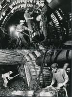 cca 1973 Tatabánya, Szénkitermelés a csordakúti bányaüzemben, 2 db vintage fotó, 11x17 cm