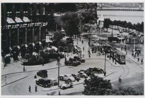 cca 1939 Régi autók és villamosok a Gellért téren, ismeretlen forrás modern másolata Fekete György (1904-1990) budapesti fényképész hagyatékából, 10x15 cm