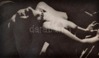 7 db különféle erotikus fotó, különböző méretben