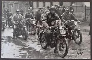 1925-1938 Ernst Th. Martinak osztrák motorversenyző bajnok fotóalbuma feliratozott fényképekkel, nagyrészt a versenyekről Ausztriában, felkészülésekről, versenytársakról,  motorokról. Szép állapotú fotók albumba ragasztva, különböző méretben, cca 100db / 1925-1938 Ernst Th. Martinak Austrian motor racing champion labeled photo album with photographs, mostly competitions  in Austria, competitors, motors. Nice photos in album, various sizes, circa 100pz