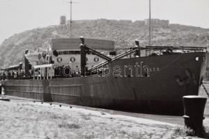 cca 1945 A Tisza tengerjáró hajó Budapesten 8x12cm