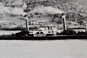 A Mohács, a Vértes és az Anny hajókról készült fotók későbbi nagyításai 18x12 cm