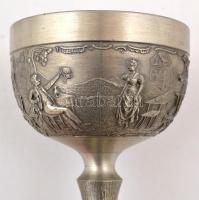 Nagy vegyes ón tétel: evőeszközök, poharak, dísztányérok, stb